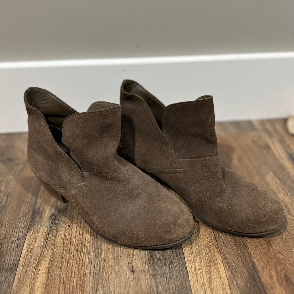 …ME TOO booties, Brown, Size 9.5, Used